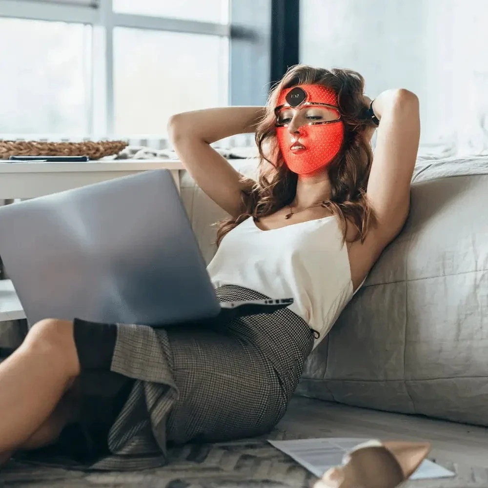 FOREO FAQ™ 202 Anti-Aging Silicone LED Face Mask - Image 5