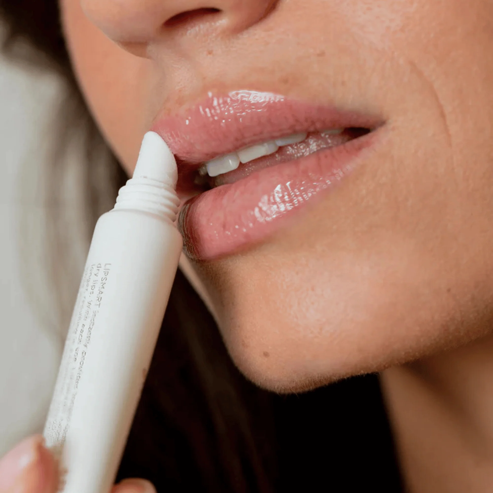 LipSmart Ultra Hydrating Lip Treatment Moisturizer and Volumizer - Image 4